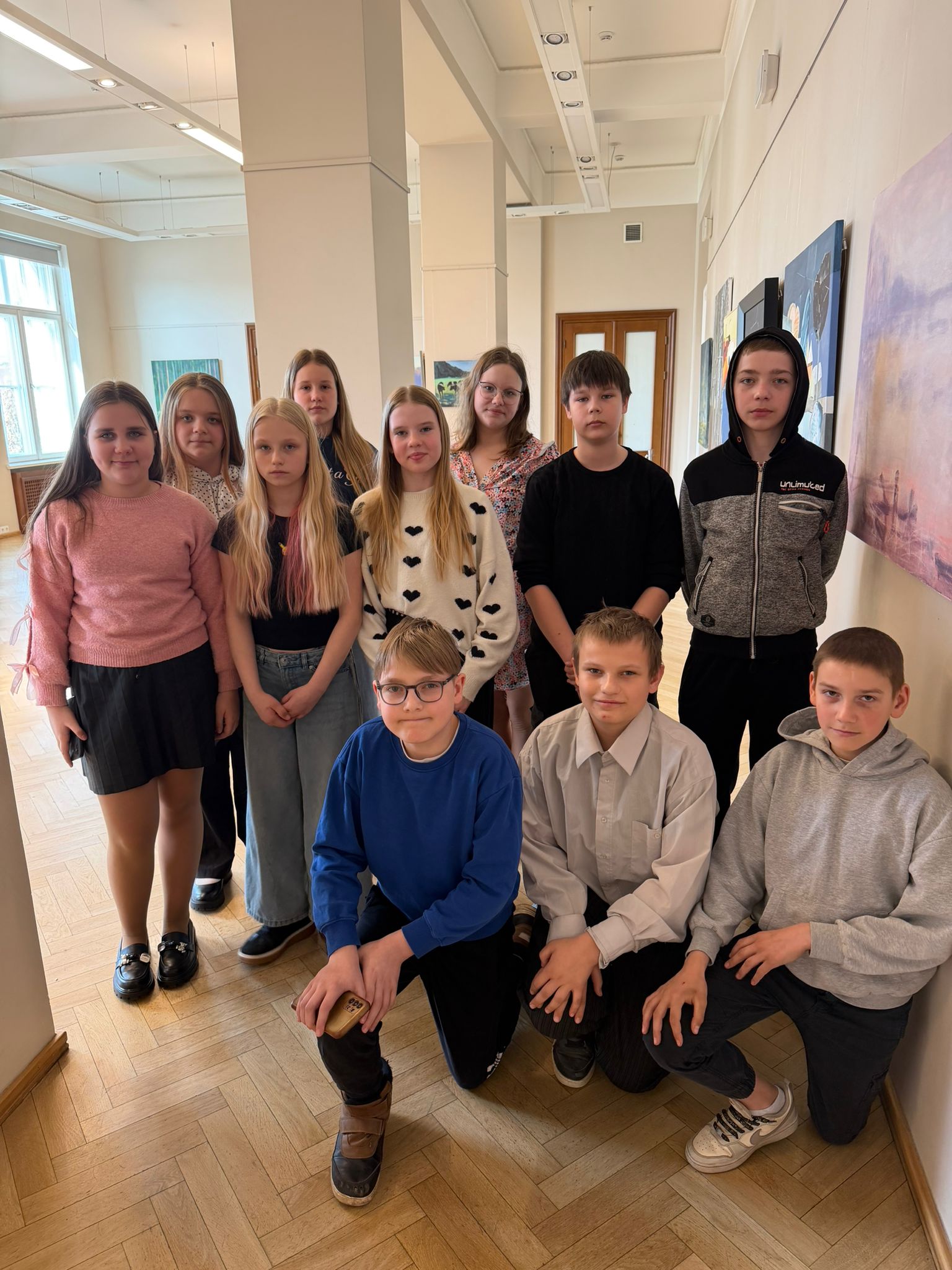 6.klase apmeklē mūziklu